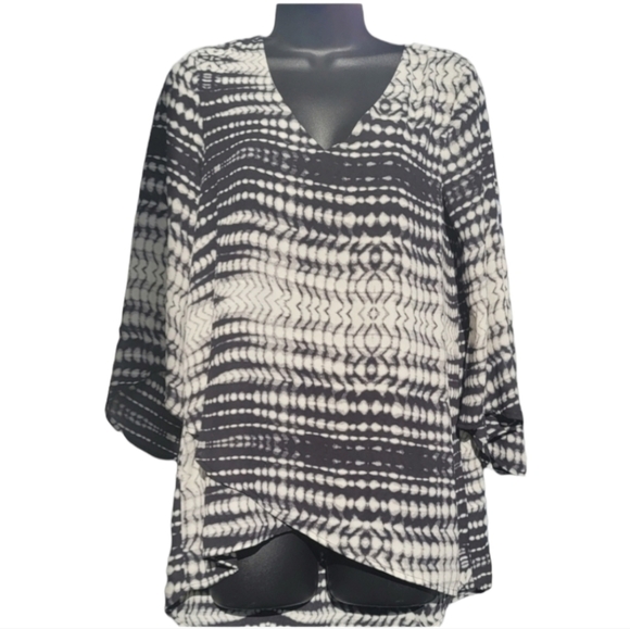 Karen Kane Tops - KAREN KANE Bracelet Sleeve Assymetrical Blouse Shirt Top XS Black & White.